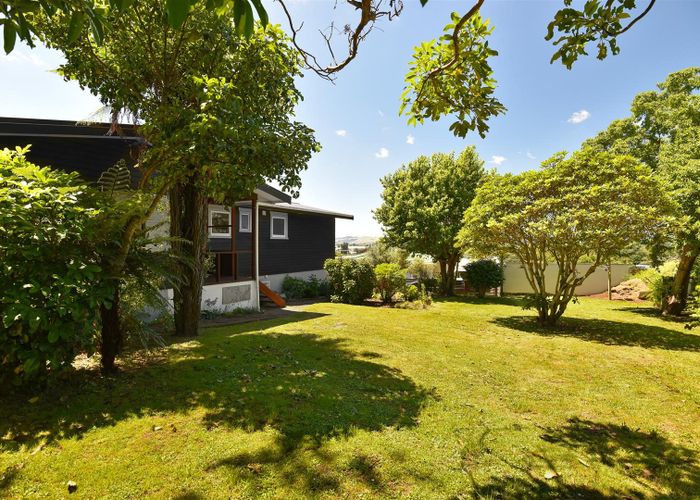  at 6 Hawk Place, Selwyn Heights, Rotorua