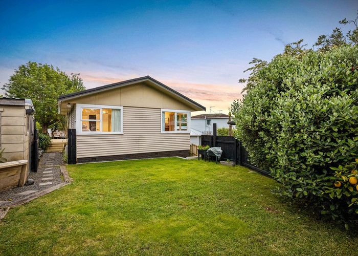  at 20 Tauhara Street, Green Bay, Waitakere City, Auckland