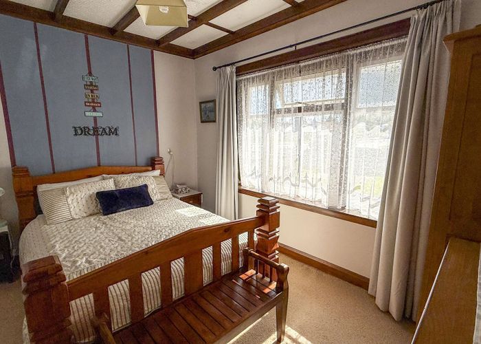  at 302 Willowpark Road North, Hastings