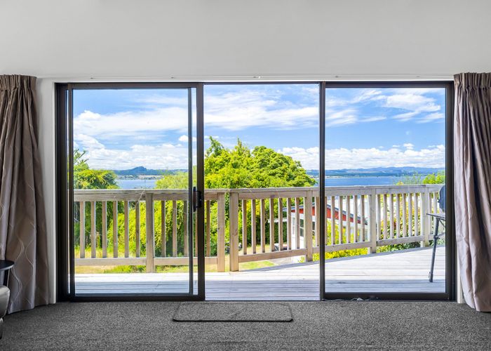  at 1/17 Besley Place, Acacia Bay, Taupō