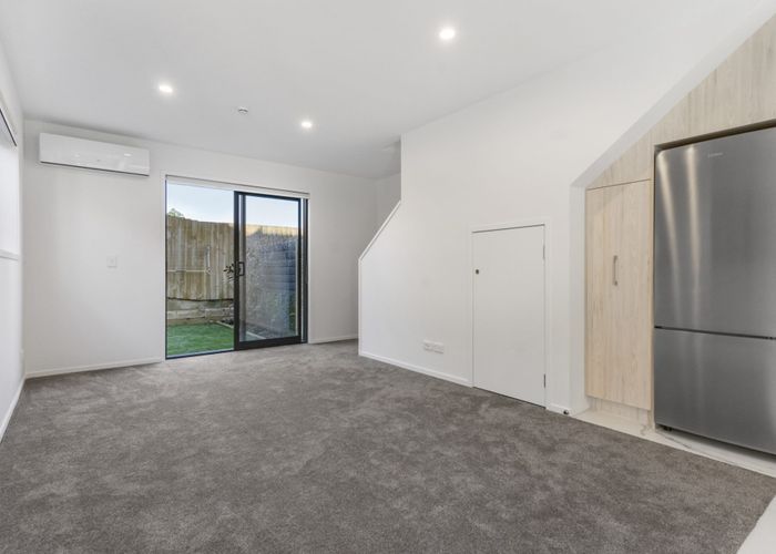  at 11/10 Yeovil Road, Te Atatu Peninsula, Waitakere City, Auckland
