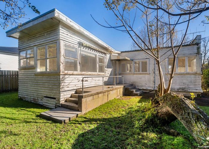  at 43 Tui Street, Point Chevalier, Auckland