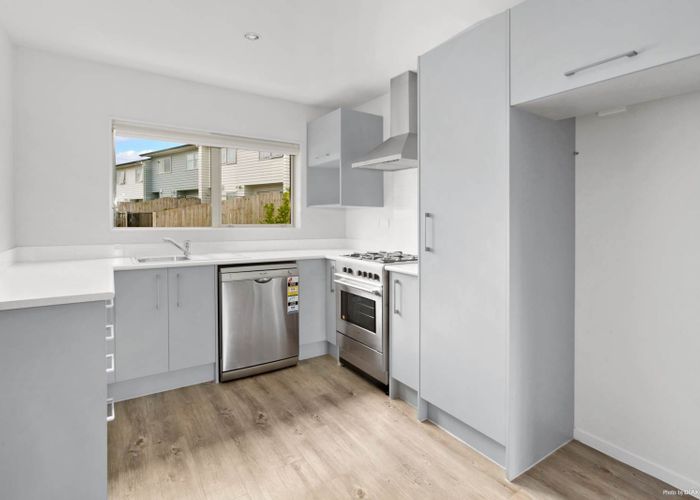  at 11 Apple Orchard Way, Sunnyvale, Auckland