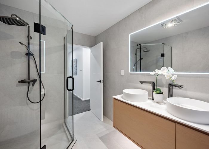  at 2/1 Montana Avenue, Murrays Bay, North Shore City, Auckland