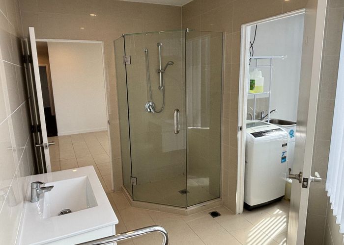  at 5/202 Great North Road, Glendene, Waitakere City, Auckland