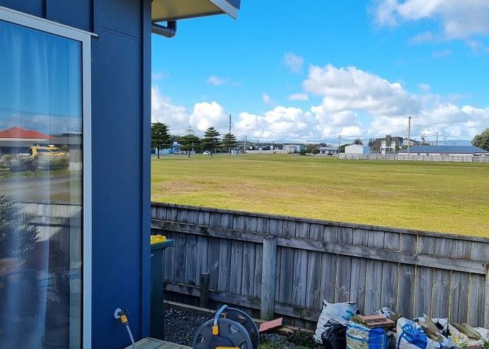  at 27 Hall Place, Foxton Beach, Horowhenua, Manawatu / Whanganui