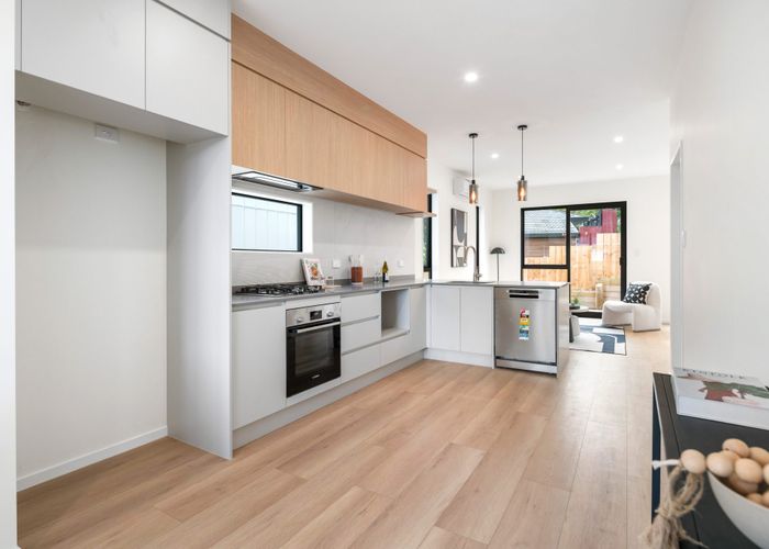  at 2/11 Trengove Place, West Harbour, Waitakere City, Auckland