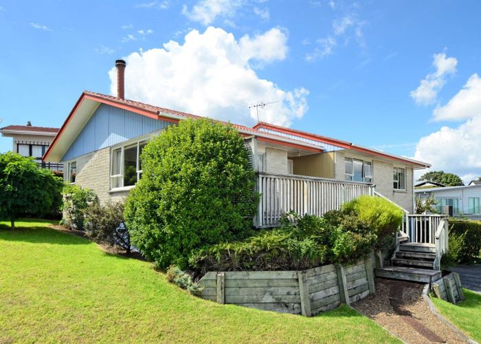  at 6 Gwenand Place, Botany Downs, Manukau City, Auckland