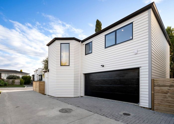  at 8A Deuxberry Avenue, Northcote, North Shore City, Auckland