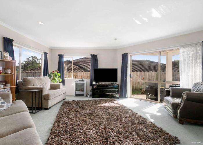  at 8 Fleetwood Drive, Henderson, Auckland