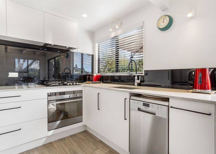  at 3/90 Haverstock Road, Sandringham, Auckland