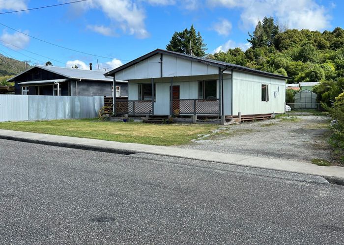 at 27 MacDougall Avenue, Dunollie, Runanga