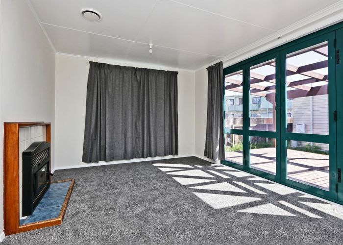  at 8 Bristol Place, Flaxmere, Hastings