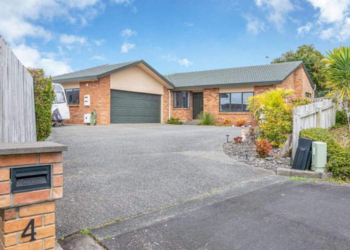  at 4 Chardonnay Rise, Henderson, Auckland