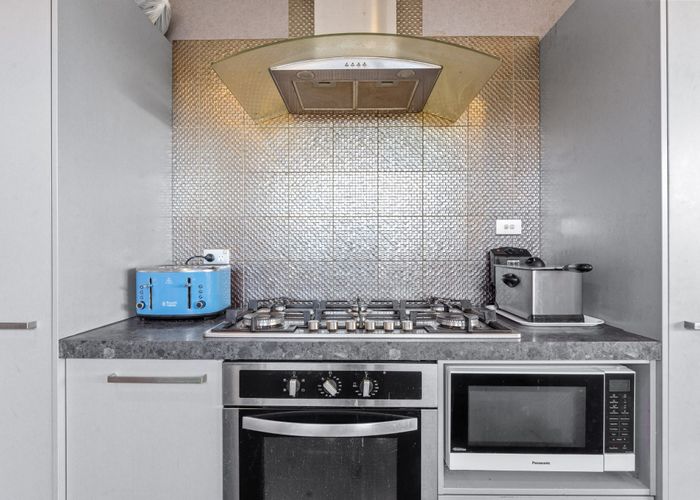  at 9 Valley View Road, Glenfield, Auckland