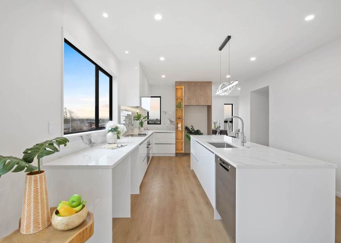  at 14E McQuarrie Avenue, Wattle Downs, Manukau City, Auckland