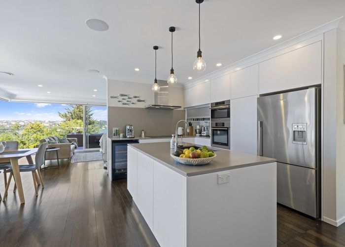  at 9 Barton Street East, Blockhouse Bay, Auckland