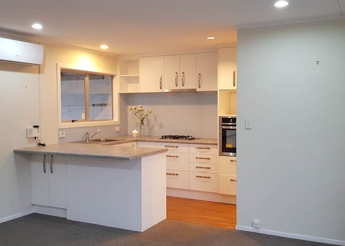  at 2/6 Liam Place, Half Moon Bay, Manukau City, Auckland