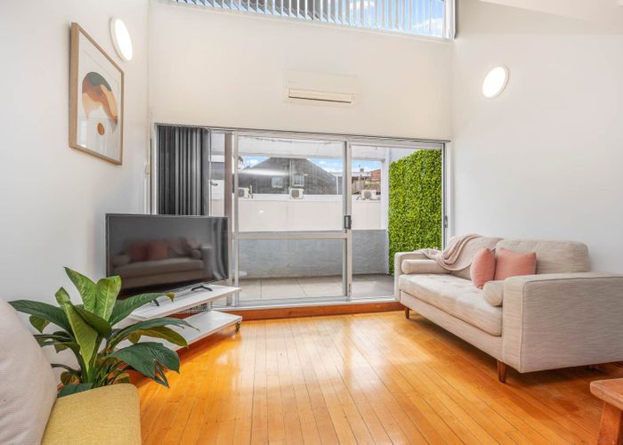  at 2/12 East Street, Newton, Auckland City, Auckland