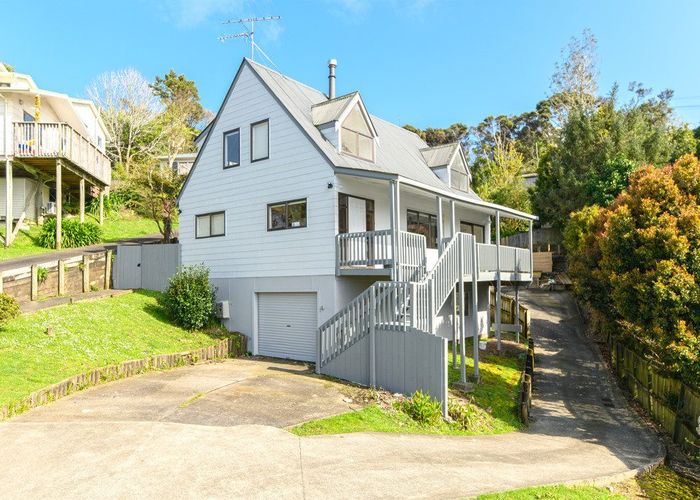  at 11A Noeleen Street, Glenfield, Auckland