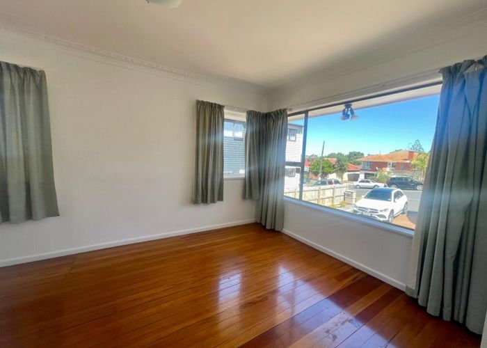  at 703 Hillsborough Road, Mount Roskill, Auckland City, Auckland