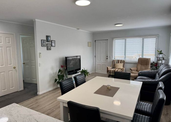  at 6B Millbrook Road, Henderson, Waitakere City, Auckland
