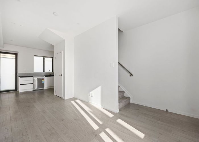  at 2/3226 Great North Road, New Lynn, Waitakere City, Auckland
