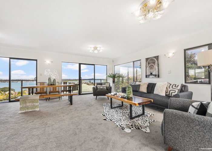  at 2 Viking Avenue, Hillsborough, Auckland