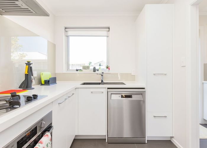  at 2/104 Picton Avenue, Riccarton, Christchurch City, Canterbury