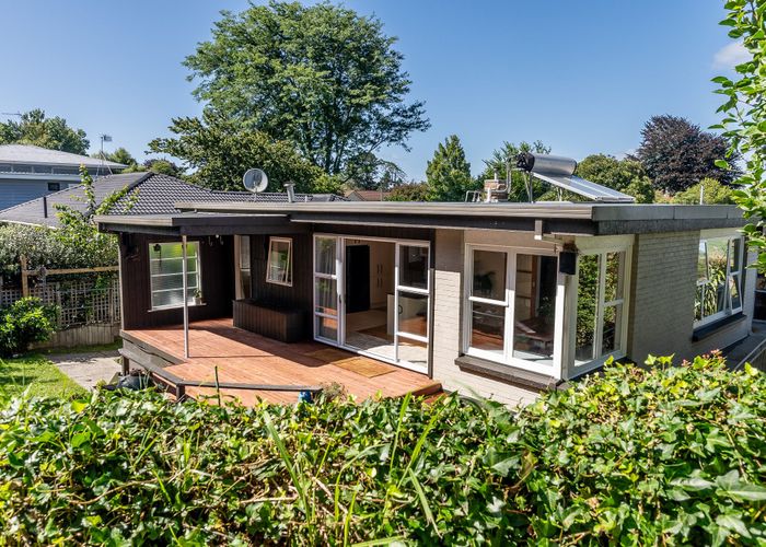  at 16 Riverview Terrace, Fairfield, Hamilton