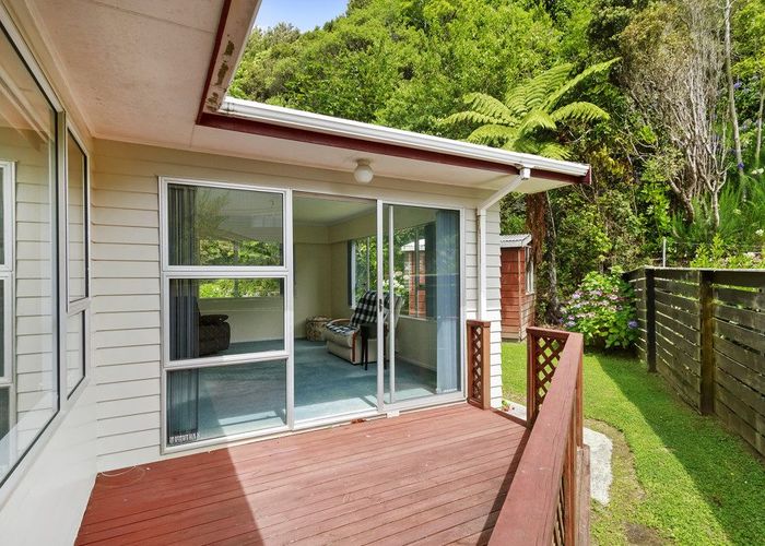 at 4 St Hildas Glade, Tawa, Wellington