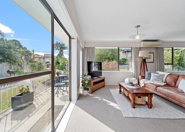  at 1/31 Cliff Road, Torbay, Auckland
