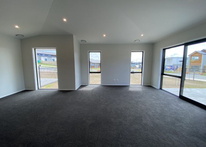  at 2 Weweia Close, Kenepuru, Porirua