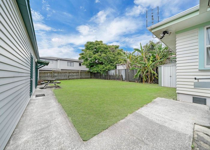  at 5 Swaffield Road, Papatoetoe, Manukau City, Auckland