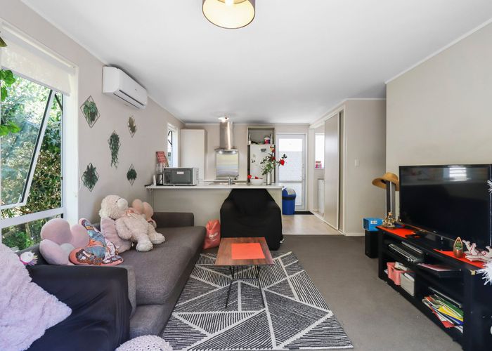  at 33a Antrim Crescent, Otara, Manukau City, Auckland