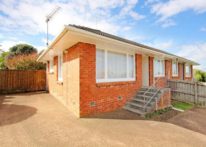  at 2/122 Lake Road, Belmont, North Shore City, Auckland