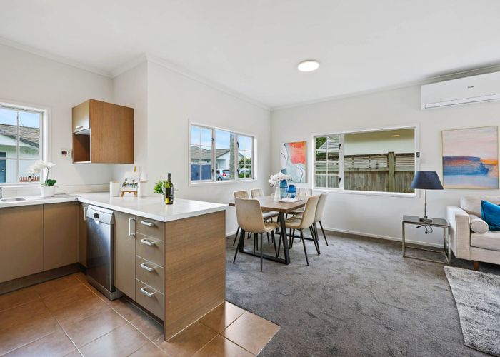  at 19 Albizia Avenue, Henderson, Waitakere City, Auckland