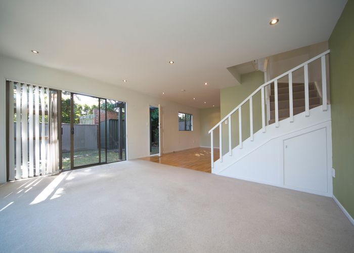  at 2/35 Wairakei Street, Greenlane, Auckland