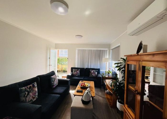  at 1/35 Richards Avenue, Forrest Hill, North Shore City, Auckland