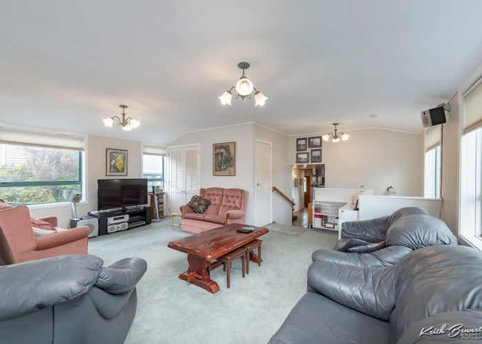  at 46 Dowling Grove, Silverstream, Upper Hutt