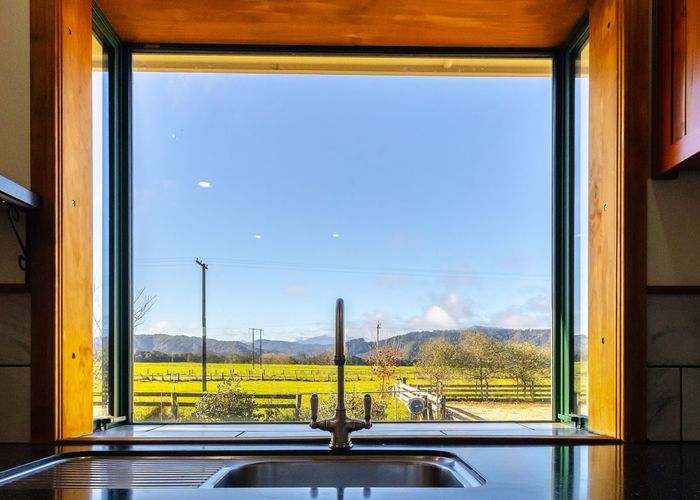  at 7 Somerville Road, Mawheraiti