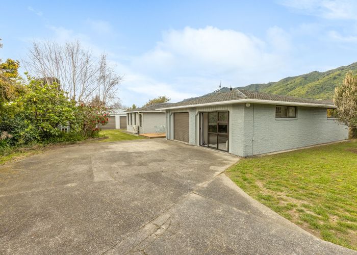  at 10 Graham Grove, Waikanae, Waikanae