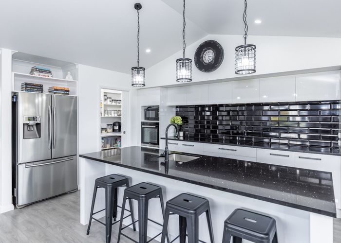  at 2 Oak Ridge Drive, Te Awamutu