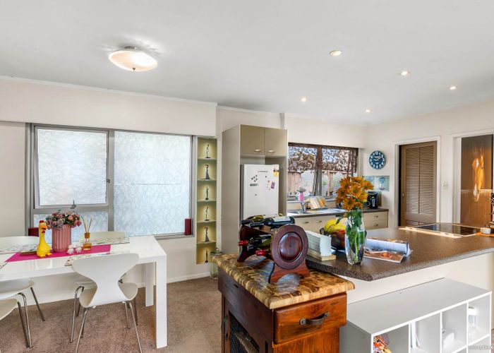  at 2/62 Taharoto Road, Takapuna, Auckland