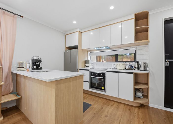  at 7/3 Royal View Road, Te Atatu South, Waitakere City, Auckland