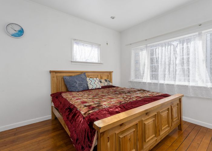  at 2/180 Lake Road, Northcote, North Shore City, Auckland
