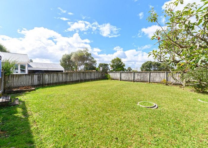  at 1/482 East Coast Road, Windsor Park, Auckland