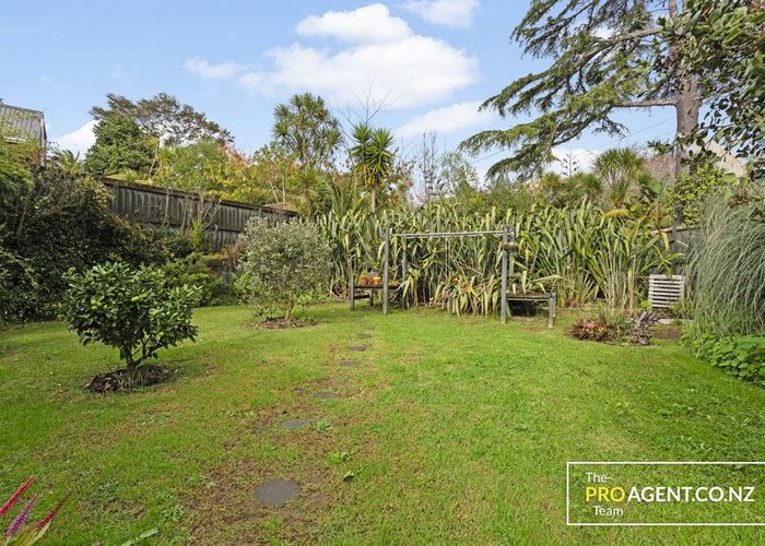  at 2/2 Earl Road, Titirangi, Waitakere City, Auckland