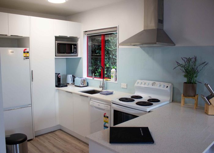  at 1/18 Hinau Road (fully-furnished 2x bedroom with garage), Hataitai, Wellington, Wellington