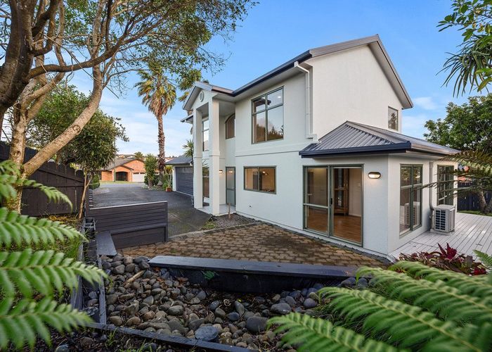  at 6 Chadlington Avenue, Henderson, Waitakere City, Auckland
